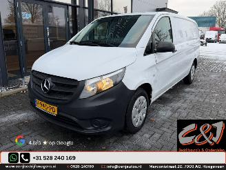 krockskadad bil bedrijf Mercedes Vito  2018/5