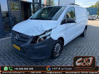 krockskadad bil bedrijf Mercedes Vito  2017/10