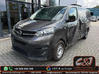 krockskadad bil auto Opel Vivaro 2021/1