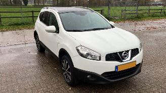Schadeauto Nissan Qashqai+2 1.6 PANO 2012/4