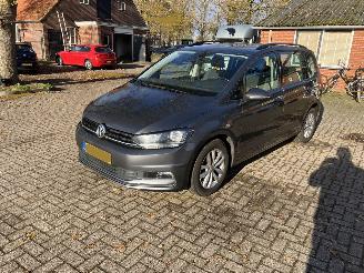 Voiture accidenté Volkswagen Touran 7 zitter 2018/4