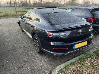 uszkodzony samochody osobowe Volkswagen Arteon 2.0 TSI R LINE 2022/2