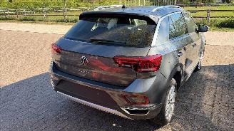 krockskadad bil auto Volkswagen T-Roc 1.5 AUTOMAAT 2024/6