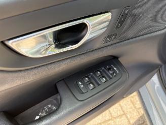 Volvo V-60 2.0 B4 PlUS DARK picture 10