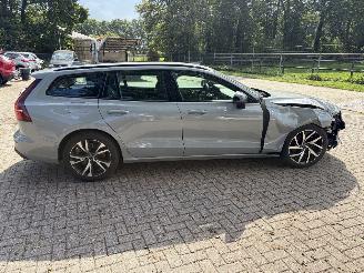 Volvo V-60 2.0 B4 PlUS DARK picture 3