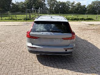 Volvo V-60 2.0 B4 PlUS DARK picture 2