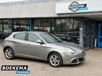 Damaged car Alfa Romeo Giulietta 1.6 JTDm Distinctive Leer Climate PDC Trekhaak Cruise 2010/9