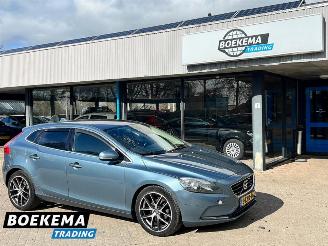 krockskadad bil motor Volvo V-40 1.6 D2 Momentum Navigatie Camera Clima Cruise 2013/4