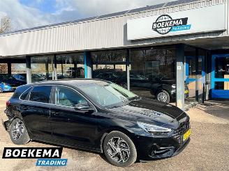 Unfallwagen Hyundai I-30 1.5 T-GDi MHEV Stoel/Stuur Verwarming + Ventilatie Navigatie Camera 2020/11