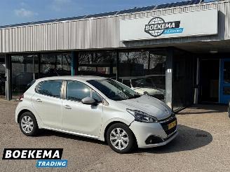Schadeauto Peugeot 208 1.2 PureTech Blue Lion Navigatie Airco Cruise 2016/11