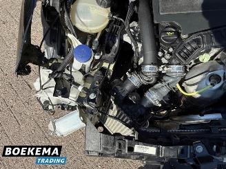 Peugeot 208 1.2 PureTech GT-Line Navigatie Clima Keyless Lane-Ass picture 11