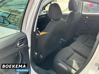 Peugeot 208 1.2 e-VTi Active Automaat Navigatie Climate picture 14