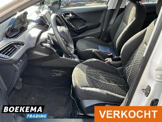 Peugeot 208 1.2 e-VTi Active Automaat Navigatie Climate picture 13