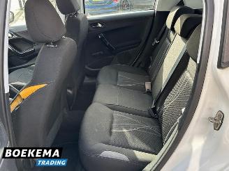 Peugeot 208 1.2 e-VTi Active Automaat Navigatie Climate picture 15