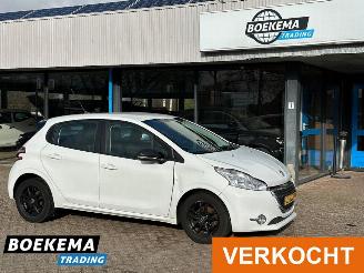 skadebil auto Peugeot 208 1.2 e-VTi Active Automaat Navigatie Climate 2014/1