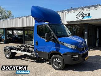 Schade bestelwagen Iveco Daily 40C21 3.0 Hi-Matic Clixtar Geveerde-stoel Climate Navigatie Tacho Webasto 2017/1