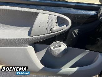 Peugeot 107 1.0-12V XS Airco 5-Drs Elek-pakket picture 18