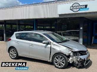Schadeauto Toyota Auris 1.8 Hybrid Executive Navigatie Climate Cruise PDC 2013/3
