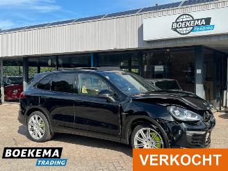 Unfallwagen Porsche Cayenne 3.0 S E-Hybrid Pano Leder Bose Navi Climate PDC Trekh. 2015/12