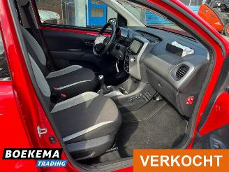 Toyota Aygo 1.0 VVT-i x-play Airco Camera Cruise Carplay picture 21