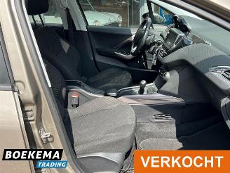 Peugeot 2008 1.2 PureTech Automaat Glazen dak Navi Airco Cruise picture 16