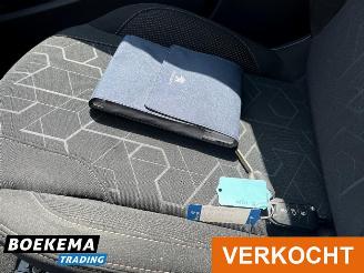 Peugeot 2008 1.2 PureTech Automaat Glazen dak Navi Airco Cruise picture 28