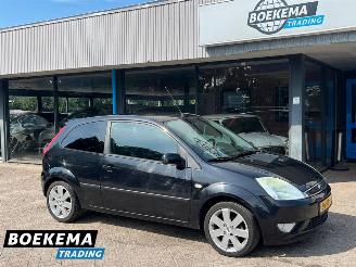 krockskadad bil auto Ford Fiesta 1.3 Futura Airco Trekhaak 2005/5