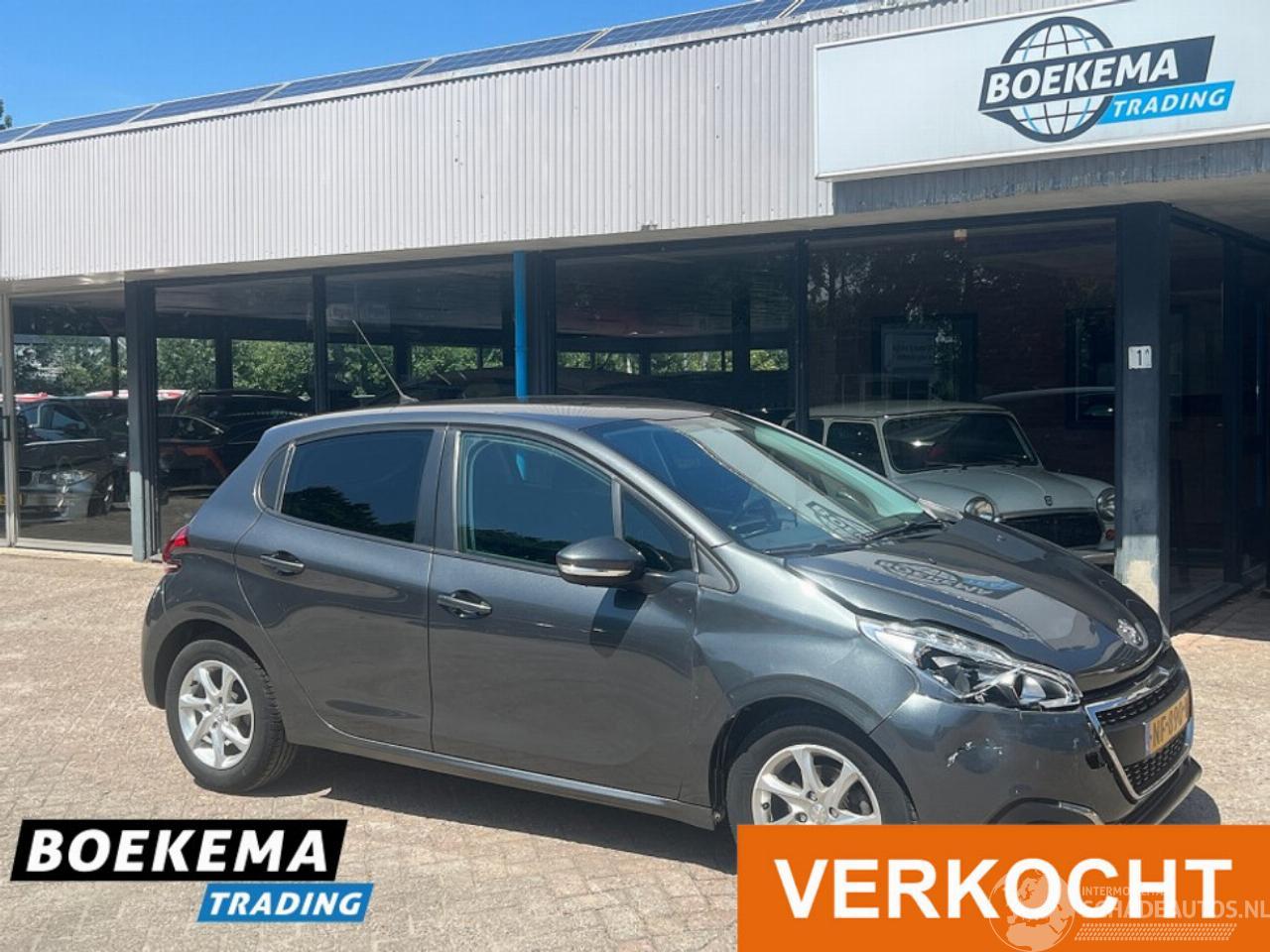 Peugeot 208 1.2 PureTech Allure Navigatie Airco Cruise PDC