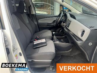 Toyota Yaris 1.3 VVT-i Navigatie Cruise Airco Camera Trekh. picture 21