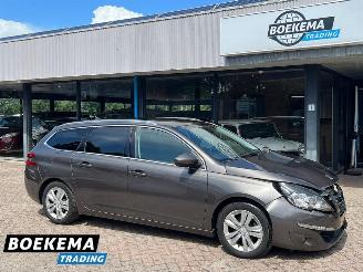 Coche accidentado Peugeot 308 SW 1.2 PureTech Executive Glazen-Dak Navigatie Climate Cruise 2015/6