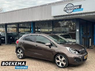 Vrakbiler auto Kia Rio 1.4 CVVT 110PK Super Pack Leer Open-Dak Navigatie Stoelverw 2013/4