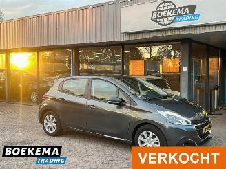skadebil auto Peugeot 208 1.2 PureTech Blue Lion Navi Airco Cruise PDC Trekh. 2016/4