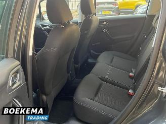 Peugeot 208 1.2 PureTech Blue Lion Navi Airco Cruise PDC Trekh. picture 16