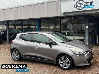 skadebil auto Renault Clio 0.9 TCe ECO Night&Day Navi Cruise Airco Trek.PDC 2015/1