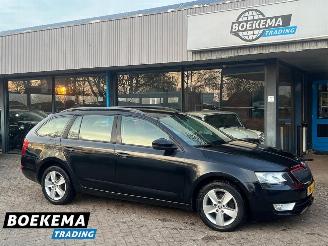 Vrakbiler auto Skoda Octavia Combi 1.6 TDI DSG Business Climate Navi Cruise PDC 2014/5
