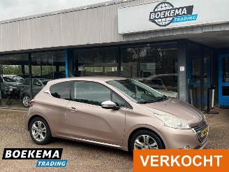 Unfallwagen Peugeot 208 1.6 VTi Allure Leder Navi Climate Cruise PDC 2013/4