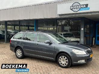 Damaged car Skoda Octavia Combi 1.2 TSI Ambition Xenon Cruise Airco 2012/4