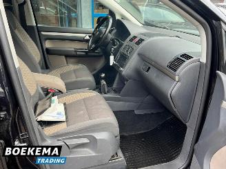 Volkswagen Touran 1.4 TSI Cross Xenon Airco Cruise PDC Trekh. picture 14