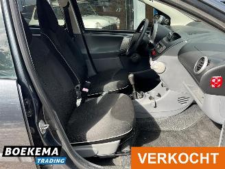 Peugeot 107 1.0-12V XS Airco 5-Deurs picture 16