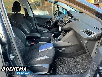 Peugeot 208 1.2 PureTech Style Navi Climate Cruise PDC picture 21