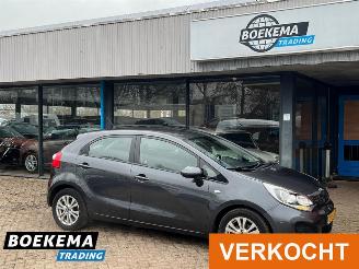 krockskadad bil auto Kia Rio 1.2 CVVT ComfortLine 5-Drs Airco 2014/5