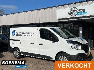 krockskadad bil bedrijf Renault Trafic 1.6 DCI 140PK Turbo Airco Navigatie Cruise Schuifdeur Trekhaak 2015/5