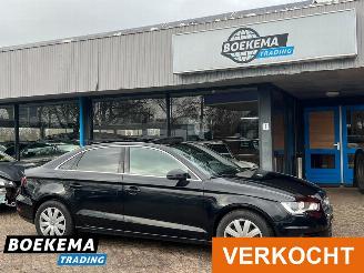 Coche accidentado Audi A3 Limousine 1.6 TDI 110PK Pro Line Panorama Navigatie Airco 2015/11