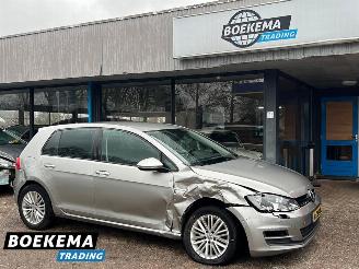 Vaurioauto  passenger cars Volkswagen Golf 1.2 TSI Trend Edition AppleCar Climate Stoelverw. Cruise 2014/12