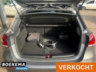 Mercedes A-klasse 250 e AMG Navigatie Camera Stoelverwarming picture 17