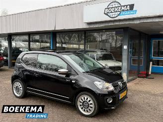 krockskadad bil auto Volkswagen Up! 1.0 Black Up! Panorama Leer Stoelverwarming PDC Cruise 2013/1