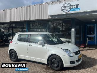 krockskadad bil auto Suzuki Swift 1.3 Shogun Airco Cruise 2009/1