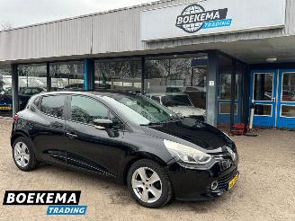 Vrakbiler auto Renault Clio 0.9 TCe Expression Navigatie Airco Cruise 2012/12