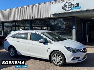 krockskadad bil auto Opel Astra Sports Tourer 1.6 CDTI Business+ Navigatie Cruise PDC 2017/1