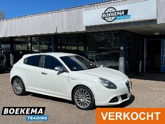 skadebil auto Alfa Romeo Giulietta 1.4 T Distinctive Automaat Memory Stoelverw BOSE 2012/1